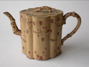 Chinese Yixing teapot, 18th C.