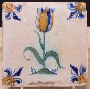 Dutch polychrome tile with tulip, ± 1650