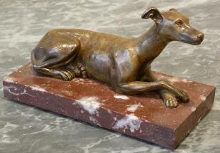 French sculpture of a dog, ± 1900